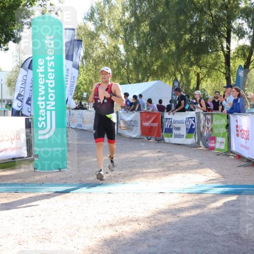 07.09.2025 - 19. Norderstedt Triathlon Zöllner http://msf.ph/oto/8789929 07.09.2025 16:21:57 Ziel 504, 541 meine-sportfotos.de