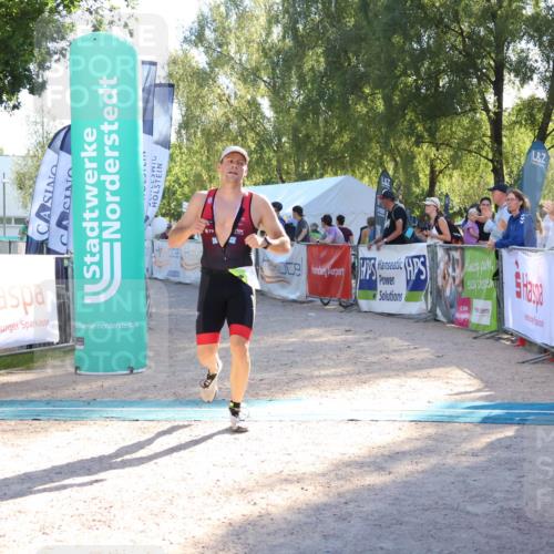 07.09.2025 - 19. Norderstedt Triathlon Zöllner http://msf.ph/oto/8789931 07.09.2025 16:21:58 Ziel 504, 541 meine-sportfotos.de