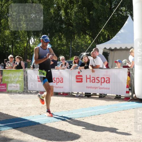 07.09.2025 - 19. Norderstedt Triathlon Zöllner http://msf.ph/oto/8789935 07.09.2025 15:24:05 Ziel 976, 988 meine-sportfotos.de