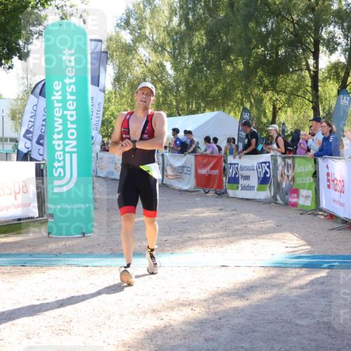 07.09.2025 - 19. Norderstedt Triathlon Zöllner http://msf.ph/oto/8789936 07.09.2025 16:21:58 Ziel 504, 541 meine-sportfotos.de