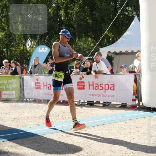 07.09.2025 - 19. Norderstedt Triathlon Zöllner http://msf.ph/oto/8789939 07.09.2025 15:24:05 Ziel 976, 988 meine-sportfotos.de