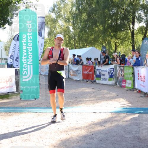 07.09.2025 - 19. Norderstedt Triathlon Zöllner http://msf.ph/oto/8789940 07.09.2025 16:21:58 Ziel 504, 541 meine-sportfotos.de