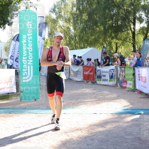 07.09.2025 - 19. Norderstedt Triathlon Zöllner http://msf.ph/oto/8789943 07.09.2025 16:21:59 Ziel 504, 541 meine-sportfotos.de