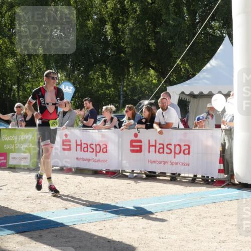 07.09.2025 - 19. Norderstedt Triathlon Zöllner http://msf.ph/oto/8789944 07.09.2025 15:24:27 Ziel 978 meine-sportfotos.de