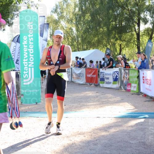 07.09.2025 - 19. Norderstedt Triathlon Zöllner http://msf.ph/oto/8789948 07.09.2025 16:21:59 Ziel 504, 541 meine-sportfotos.de