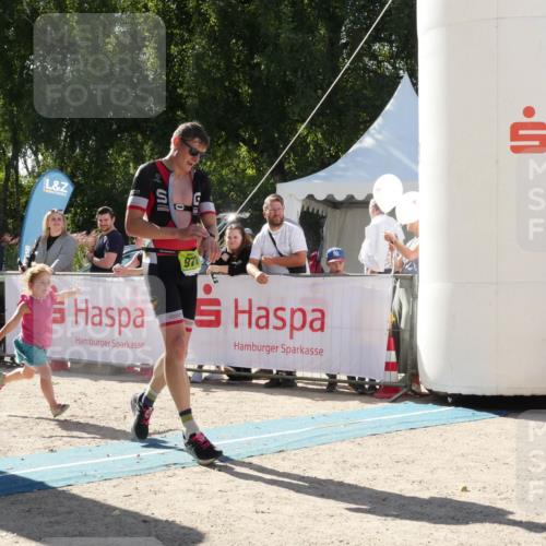 07.09.2025 - 19. Norderstedt Triathlon Zöllner http://msf.ph/oto/8789949 07.09.2025 15:24:28 Ziel 978 meine-sportfotos.de