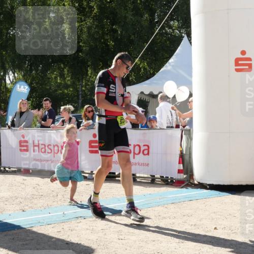 07.09.2025 - 19. Norderstedt Triathlon Zöllner http://msf.ph/oto/8789952 07.09.2025 15:24:28 Ziel 978 meine-sportfotos.de