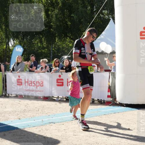 07.09.2025 - 19. Norderstedt Triathlon Zöllner http://msf.ph/oto/8789955 07.09.2025 15:24:29 Ziel 978, 1469 meine-sportfotos.de