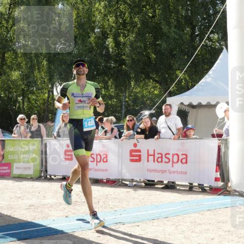 07.09.2025 - 19. Norderstedt Triathlon Zöllner http://msf.ph/oto/8789964 07.09.2025 15:24:34 Ziel 978, 1469 meine-sportfotos.de