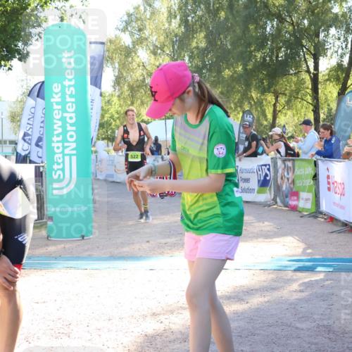 07.09.2025 - 19. Norderstedt Triathlon Zöllner http://msf.ph/oto/8789981 07.09.2025 16:22:05 Ziel 522, 541 meine-sportfotos.de