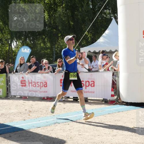 07.09.2025 - 19. Norderstedt Triathlon Zöllner http://msf.ph/oto/8790006 07.09.2025 15:25:12 Ziel 1008, 1401 meine-sportfotos.de