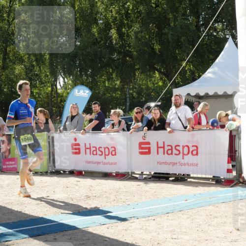 07.09.2025 - 19. Norderstedt Triathlon Zöllner http://msf.ph/oto/8790008 07.09.2025 15:25:23 Ziel 1040 meine-sportfotos.de