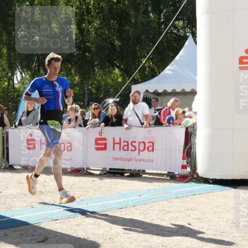 07.09.2025 - 19. Norderstedt Triathlon Zöllner http://msf.ph/oto/8790013 07.09.2025 15:25:23 Ziel 1040 meine-sportfotos.de