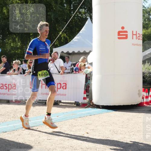 07.09.2025 - 19. Norderstedt Triathlon Zöllner http://msf.ph/oto/8790018 07.09.2025 15:25:24 Ziel 1040 meine-sportfotos.de