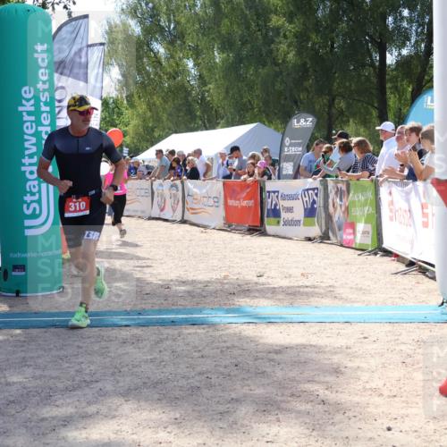 07.09.2025 - 19. Norderstedt Triathlon Zöllner http://msf.ph/oto/8790054 07.09.2025 13:57:01 Ziel 310, 336 meine-sportfotos.de