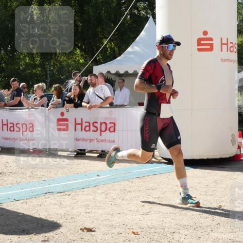 07.09.2025 - 19. Norderstedt Triathlon Zöllner http://msf.ph/oto/8790055 07.09.2025 15:26:53 Ziel 958, 964 meine-sportfotos.de