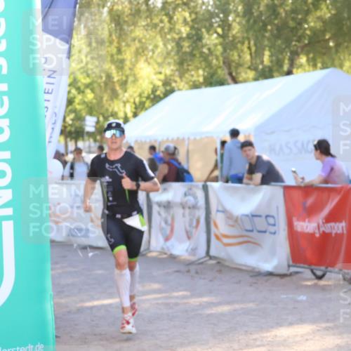 07.09.2025 - 19. Norderstedt Triathlon Zöllner http://msf.ph/oto/8790056 07.09.2025 16:23:40 Ziel 537, 538 meine-sportfotos.de