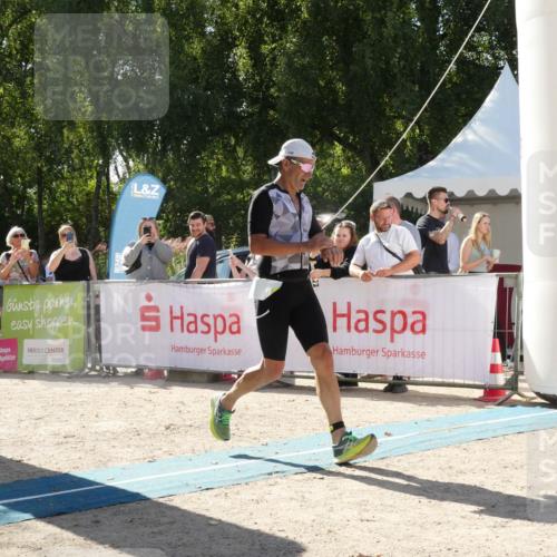 07.09.2025 - 19. Norderstedt Triathlon Zöllner http://msf.ph/oto/8790058 07.09.2025 15:26:54 Ziel 958, 964 meine-sportfotos.de