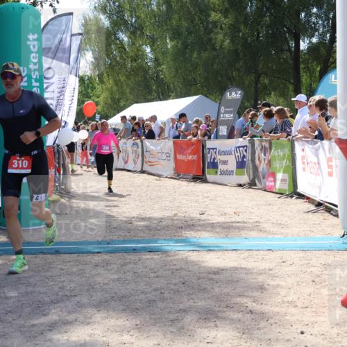 07.09.2025 - 19. Norderstedt Triathlon Zöllner http://msf.ph/oto/8790059 07.09.2025 13:57:02 Ziel 310, 336 meine-sportfotos.de
