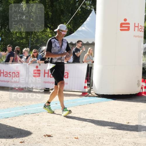 07.09.2025 - 19. Norderstedt Triathlon Zöllner http://msf.ph/oto/8790061 07.09.2025 15:26:54 Ziel 958, 964 meine-sportfotos.de