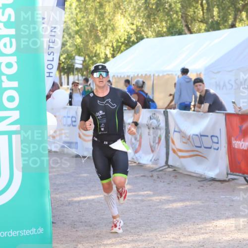 07.09.2025 - 19. Norderstedt Triathlon Zöllner http://msf.ph/oto/8790062 07.09.2025 16:23:40 Ziel 537, 538 meine-sportfotos.de