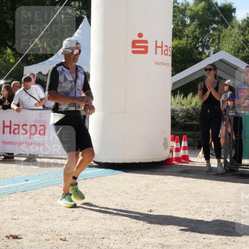 07.09.2025 - 19. Norderstedt Triathlon Zöllner http://msf.ph/oto/8790065 07.09.2025 15:26:55 Ziel 958, 964 meine-sportfotos.de