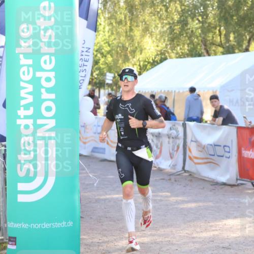 07.09.2025 - 19. Norderstedt Triathlon Zöllner http://msf.ph/oto/8790066 07.09.2025 16:23:40 Ziel 537, 538 meine-sportfotos.de