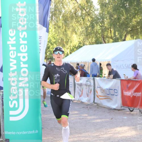 07.09.2025 - 19. Norderstedt Triathlon Zöllner http://msf.ph/oto/8790069 07.09.2025 16:23:41 Ziel 537, 538 meine-sportfotos.de