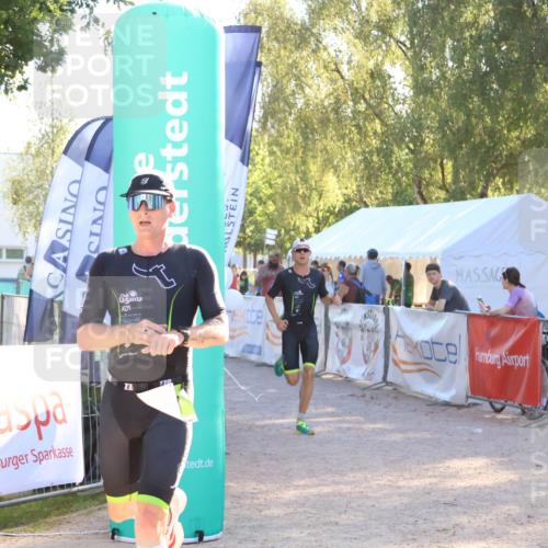 07.09.2025 - 19. Norderstedt Triathlon Zöllner http://msf.ph/oto/8790075 07.09.2025 16:23:42 Ziel 537, 538 meine-sportfotos.de