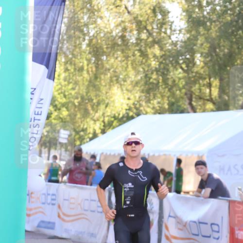 07.09.2025 - 19. Norderstedt Triathlon Zöllner http://msf.ph/oto/8790079 07.09.2025 16:23:42 Ziel 537, 538 meine-sportfotos.de