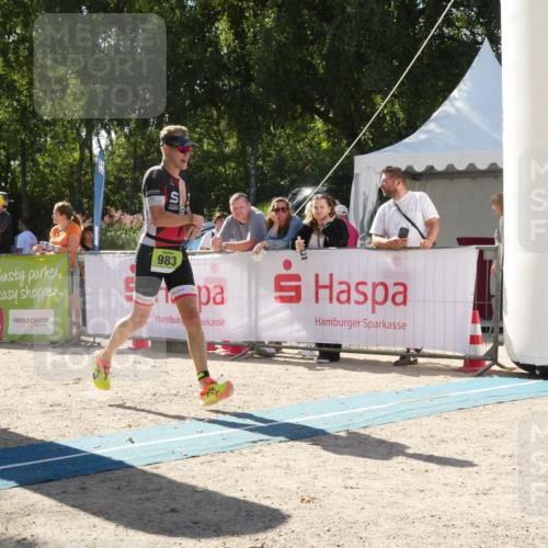 07.09.2025 - 19. Norderstedt Triathlon Zöllner http://msf.ph/oto/8790080 07.09.2025 15:28:31 Ziel 983 meine-sportfotos.de