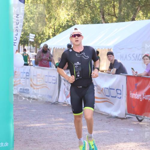 07.09.2025 - 19. Norderstedt Triathlon Zöllner http://msf.ph/oto/8790083 07.09.2025 16:23:43 Ziel 537, 538 meine-sportfotos.de