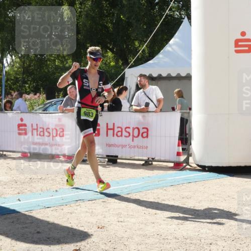 07.09.2025 - 19. Norderstedt Triathlon Zöllner http://msf.ph/oto/8790084 07.09.2025 15:28:32 Ziel 983 meine-sportfotos.de
