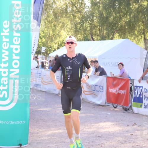 07.09.2025 - 19. Norderstedt Triathlon Zöllner http://msf.ph/oto/8790087 07.09.2025 16:23:43 Ziel 537, 538 meine-sportfotos.de