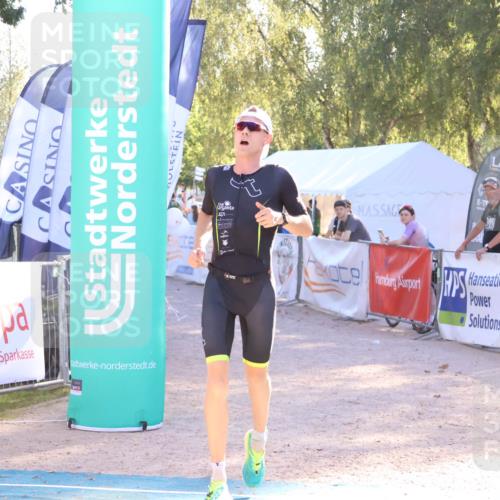 07.09.2025 - 19. Norderstedt Triathlon Zöllner http://msf.ph/oto/8790090 07.09.2025 16:23:44 Ziel 494, 537, 538 meine-sportfotos.de