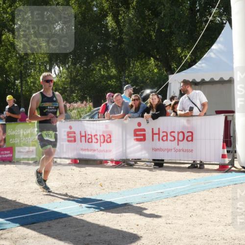07.09.2025 - 19. Norderstedt Triathlon Zöllner http://msf.ph/oto/8790092 07.09.2025 15:28:38 Ziel 983, 993 meine-sportfotos.de