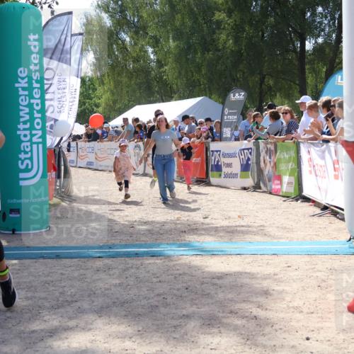 07.09.2025 - 19. Norderstedt Triathlon Zöllner http://msf.ph/oto/8790094 07.09.2025 13:57:05 Ziel 310, 336 meine-sportfotos.de