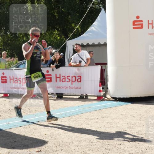 07.09.2025 - 19. Norderstedt Triathlon Zöllner http://msf.ph/oto/8790095 07.09.2025 15:28:38 Ziel 983, 993 meine-sportfotos.de