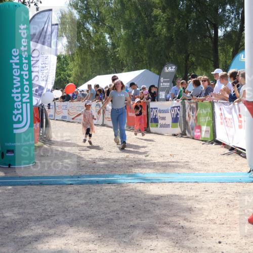 07.09.2025 - 19. Norderstedt Triathlon Zöllner http://msf.ph/oto/8790096 07.09.2025 13:57:05 Ziel 310, 336 meine-sportfotos.de