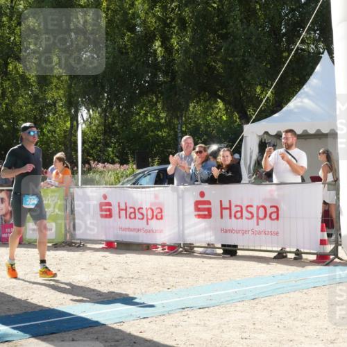 07.09.2025 - 19. Norderstedt Triathlon Zöllner http://msf.ph/oto/8790100 07.09.2025 15:29:23 Ziel 394, 990 meine-sportfotos.de