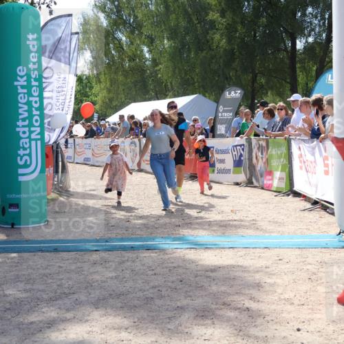 07.09.2025 - 19. Norderstedt Triathlon Zöllner http://msf.ph/oto/8790101 07.09.2025 13:57:05 Ziel 310, 336 meine-sportfotos.de