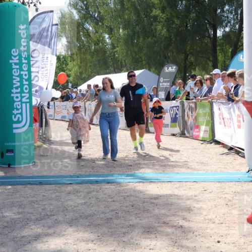 07.09.2025 - 19. Norderstedt Triathlon Zöllner http://msf.ph/oto/8790108 07.09.2025 13:57:06 Ziel 310, 336 meine-sportfotos.de