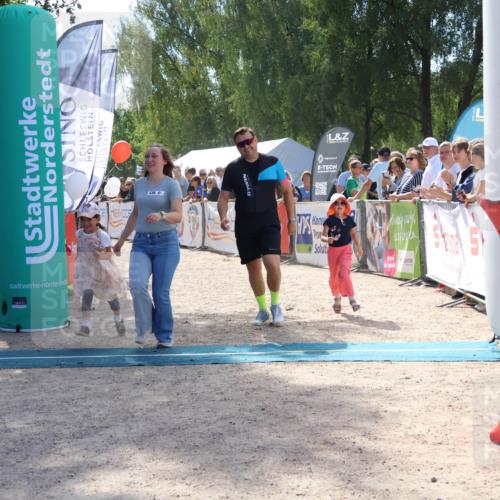 07.09.2025 - 19. Norderstedt Triathlon Zöllner http://msf.ph/oto/8790113 07.09.2025 13:57:07 Ziel 310, 336 meine-sportfotos.de