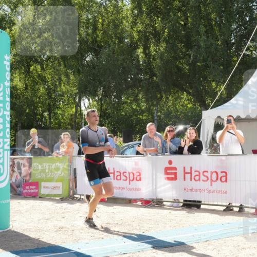 07.09.2025 - 19. Norderstedt Triathlon Zöllner http://msf.ph/oto/8790114 07.09.2025 15:29:28 Ziel 394, 990, 991 meine-sportfotos.de