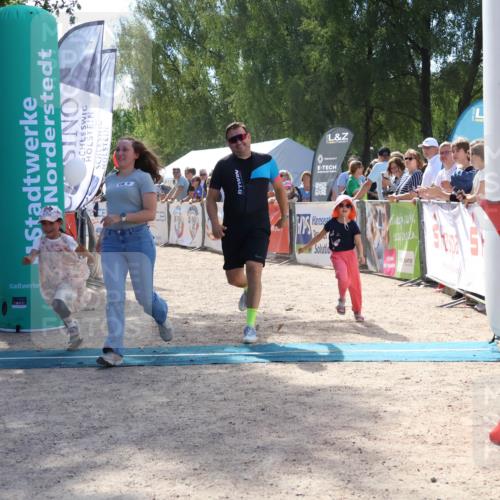 07.09.2025 - 19. Norderstedt Triathlon Zöllner http://msf.ph/oto/8790116 07.09.2025 13:57:07 Ziel 310, 336 meine-sportfotos.de