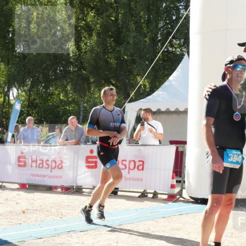 07.09.2025 - 19. Norderstedt Triathlon Zöllner http://msf.ph/oto/8790117 07.09.2025 15:29:28 Ziel 394, 990, 991 meine-sportfotos.de