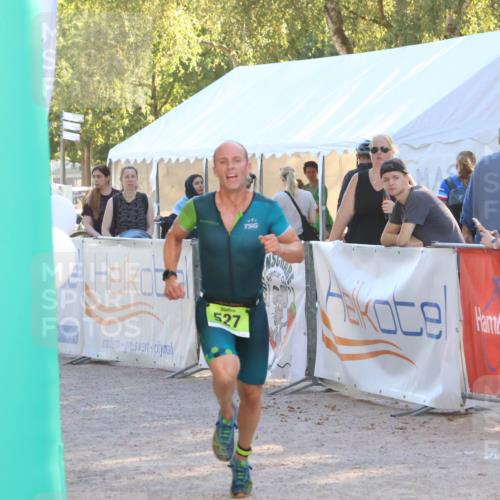 07.09.2025 - 19. Norderstedt Triathlon Zöllner http://msf.ph/oto/8790119 07.09.2025 16:24:04 Ziel 527 meine-sportfotos.de