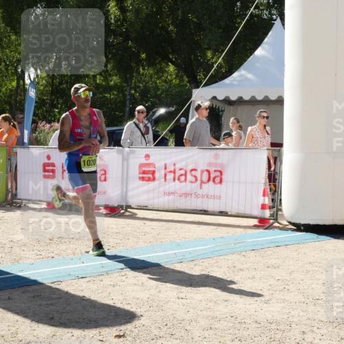 07.09.2025 - 19. Norderstedt Triathlon Zöllner http://msf.ph/oto/8790132 07.09.2025 15:29:43 Ziel 1020, 1027 meine-sportfotos.de