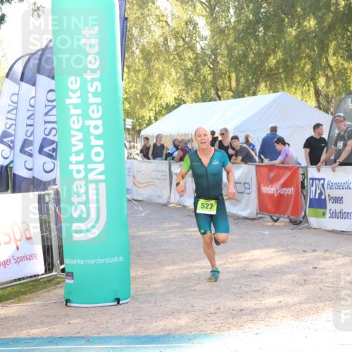 07.09.2025 - 19. Norderstedt Triathlon Zöllner http://msf.ph/oto/8790133 07.09.2025 16:24:05 Ziel 527 meine-sportfotos.de