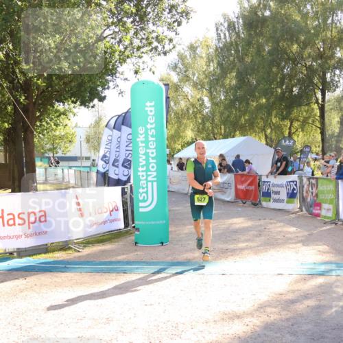 07.09.2025 - 19. Norderstedt Triathlon Zöllner http://msf.ph/oto/8790144 07.09.2025 16:24:06 Ziel 527 meine-sportfotos.de